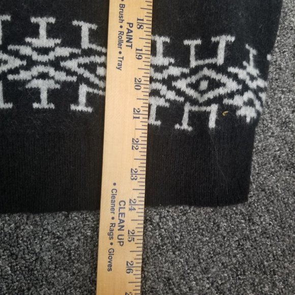 EXPRESS Black White Long Sleeve Aztec Patterned Sweater - Picture 7 of 7